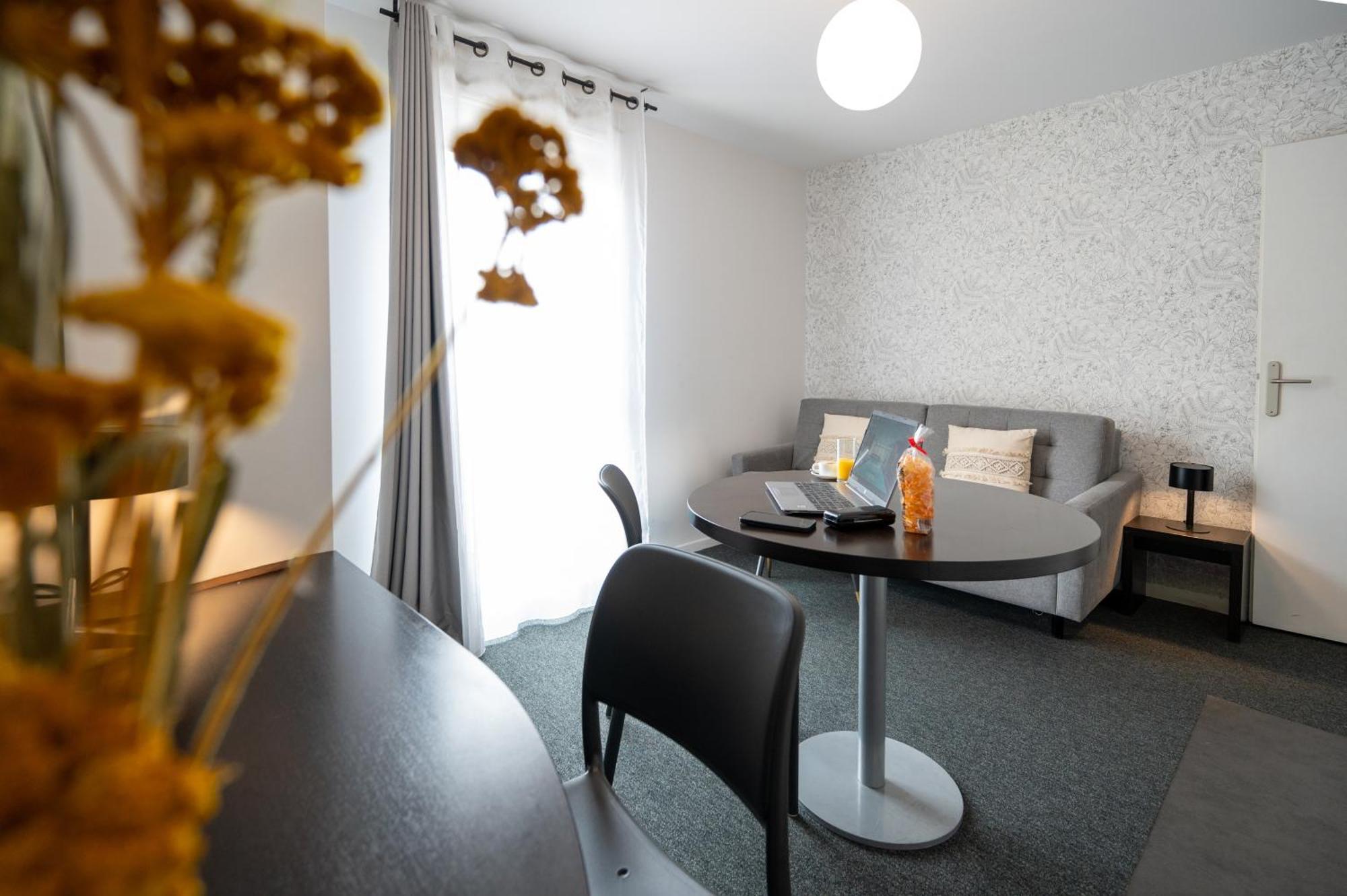One-Bedroom Apartment (4 Adults)
